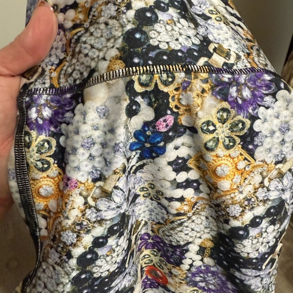 Terez Graphic Jewel Print Leggings with Black and Gold Accents NWT - Picture 4 of 4